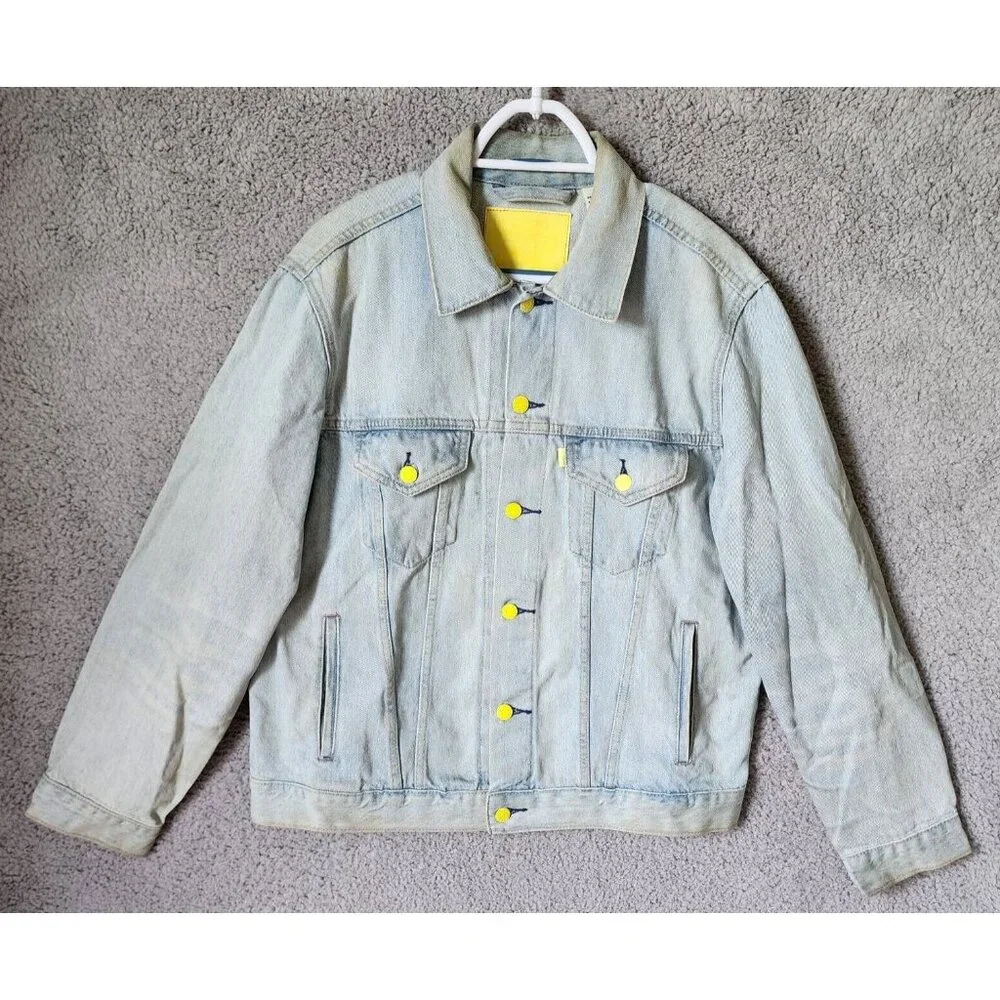 Levi’s Type 3 Light Wash Blue Denim Yellow Metal Button Up Trucker Jacket Size M